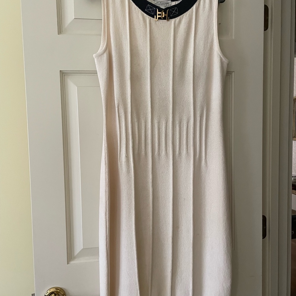 Easy slip on, no zippers. Casual day time to evening wear.